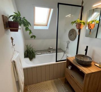Santes House | Chambre et salle de bain privée