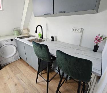 Le Portel Apartment | Chambre privée à 50 m de la plage- Parking privé, salle de bain et cuisine commune