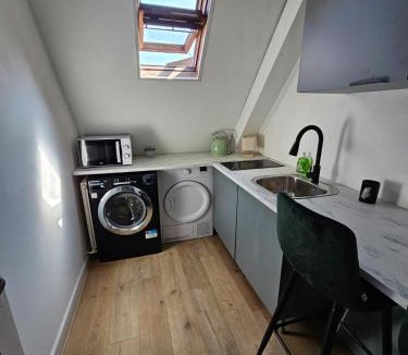 Le Portel Apartment | Chambre privée à 50 m de la plage- Parking privé, salle de bain et cuisine commune