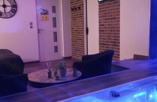 Ferriere-la-Grande Apartment | chambre romantique avec spa privatif