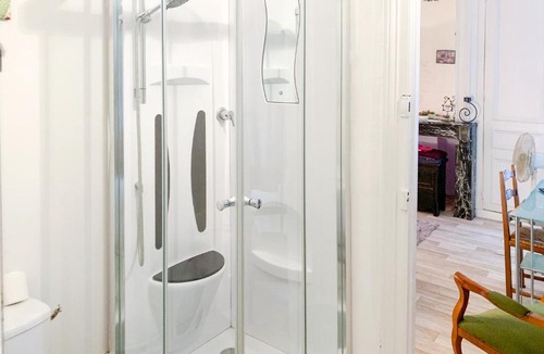Roubaix Bed & Breakfast | Chambre Rose