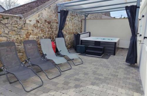 Thiers-sur-Theve Bed & Breakfast | Chambre spacieuse, jacuzzi, proche parc Astérix