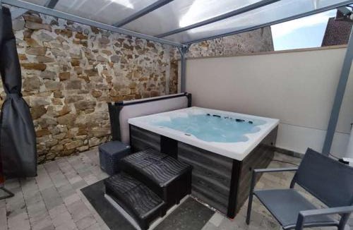 Thiers-sur-Theve Bed & Breakfast | Chambre spacieuse, jacuzzi, proche parc Astérix