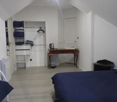 Mareuil-les-Meaux House | Chambre triple spacieuse pour 3 Adultes avec terrasse privée - Proche Disneyland Paris