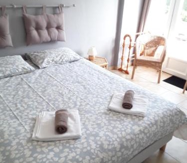 Sainte-Anne-Saint-Priest Bed & Breakfast | Chambres d'Hôtes La Chouette