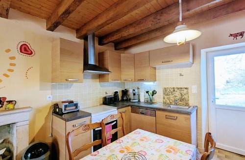 Saint-Hilaire-sur-Benaize Cottage | Charming Countryside Retreat: Cozy 1BR Cottage with Private Courtyard and Bike Trails Nearby