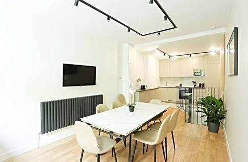 Quartier Saint-Ambroise Condo | Charmant appartement 8 personnes
