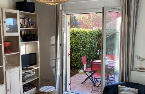 Port Guillaume Apartment | Charmant Cottage avec Jardin à Deux Pas du Port - Dives-sur-Mer - FR-1-487-279