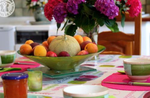 Bussieres House | Charmant gîte avec jardin, WiFi, animaux admis - FR-1-496-90