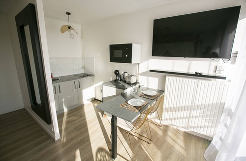 Le Mee-sur-Seine Apartment | Charmant Studio