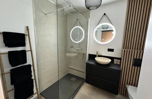 Poteries Apartment | Charmant Studio Neuf, Hypercentre, Parking, Balcon