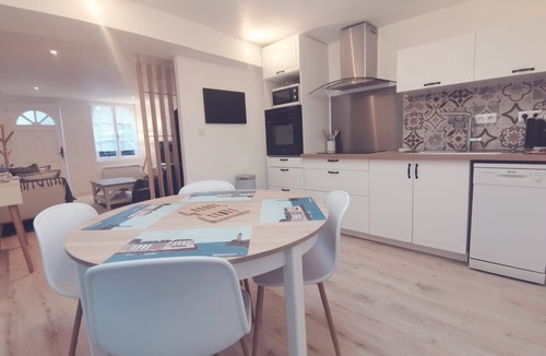 Eu House | Charmante Maison Rénovée, Belle Terrasse Proximité Plages & Proche de la mer