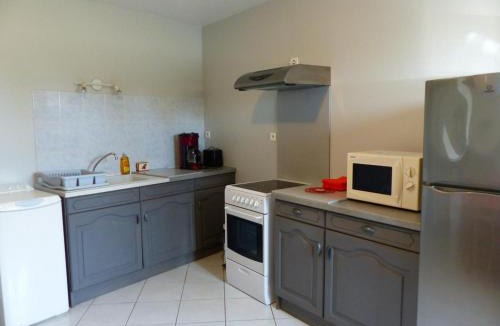 Louchy-Montfand House | Charmante maison rénovée avec cour, proche bourg, WiFi, jardin clos, animaux acceptés, à Louchy-Montfand - FR-1-489-178