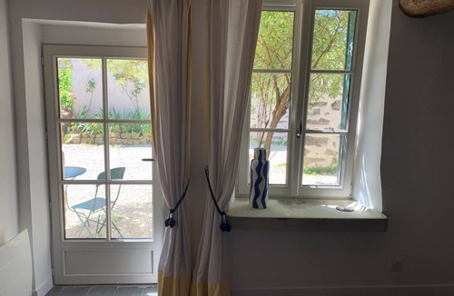Moigny-sur-Ecole Apartment | Charmantes Renoviertes Haus in Altem Anwesen mit Privatem Innenhof und Parkplatz