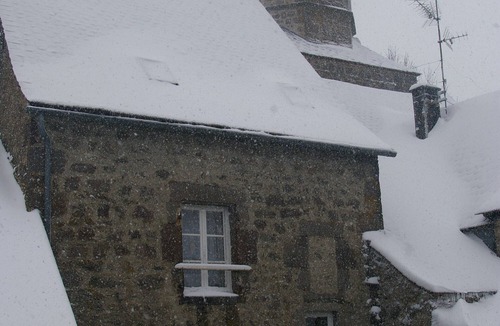 Besse-en-Chandesse House | Charming gite with character