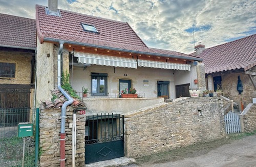 La Vineuse House | Charming house 51 m2 on cellar renovated with air conditioning 10 minutes from Cluny 2 people