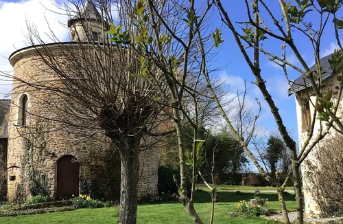 Souvigne-sur-Sarthe Cottage | "Charming 17th-Century Chapel with Garden, Near River, Free Bikes & More"