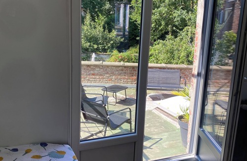 Roubaix House | Charming 1920's house - 6 private bedrooms with bathroom 15 min from Lille