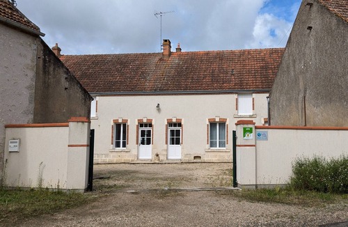 Mareau-aux-Pres Cottage | Charming 3-Bed Cottage with Terrace and Garden near Mareau Village