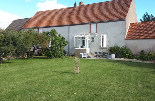 Mareau-aux-Pres Cottage | Charming 3-Bed Cottage with Terrace and Garden near Mareau Village