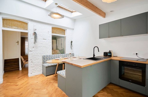 La Madeleine House | Charming 3-bedroom house with garden.