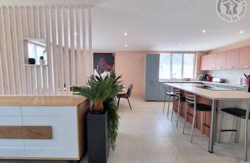 Viels-Maisons Cottage | Charming 4-Bedroom Cottage with Garden, Terrace, and Close to Disneyland Paris