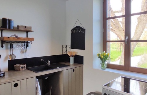 Bonnieres Apartment | Charming apartment with river view, WiFi and parking