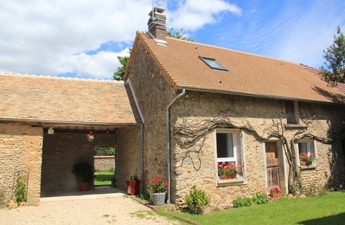 Houlbec-Cocherel Cottage | Charming, comfortable 3-star gite in the center of a quiet, wooded village.