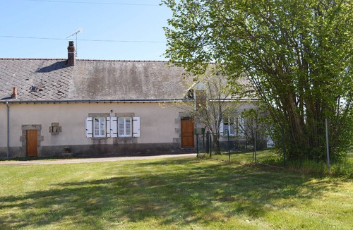 Aigurande Cottage | Charming Countryside Cottage with Private Garden and Garage, near Nature and Historic Sites