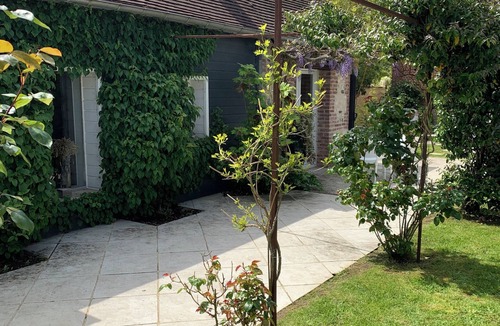 Pinterville House | Charming detached house in a quiet location. Parking, garden, terrace.