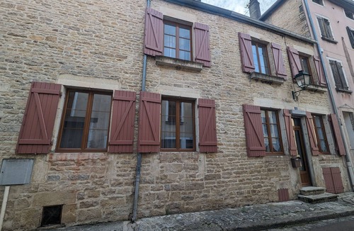 Chateauvillain Cottage | Charming Gîte in Châteauvillain: Spacious, Family-Friendly, with Modern Amenities