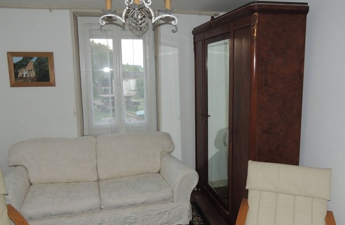 Commarin House | Charming individual house 170 m², enclosed garden, view of rolling Auxois hills.