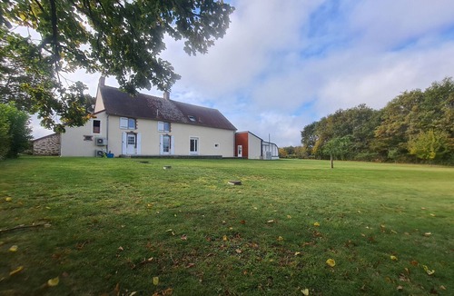 Orsennes Cottage | Charming Isolated Farmhouse with Indoor Heated Pool and Large Private Garden in South Berry