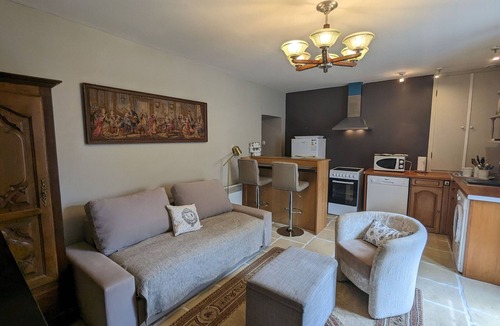 Le Blanc Apartment | Charming loft in old town, free parking nearby, close to Naillac castle