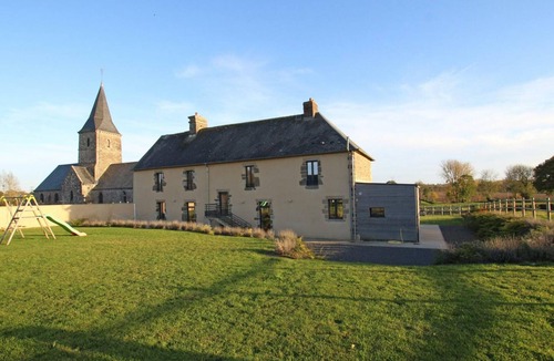 Le Guislain Cottage | Charming Rural Retreat: Spacious 5BR Home w/Scenic Views, Wi-Fi & Modern Amenities Near Top Attractions