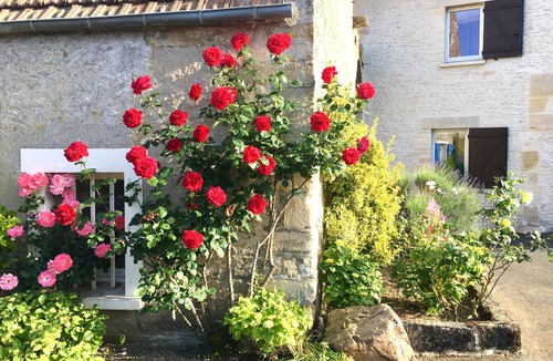 Benouville House | Charming Town House near the beaches of Normandy and Pegasus Bridge