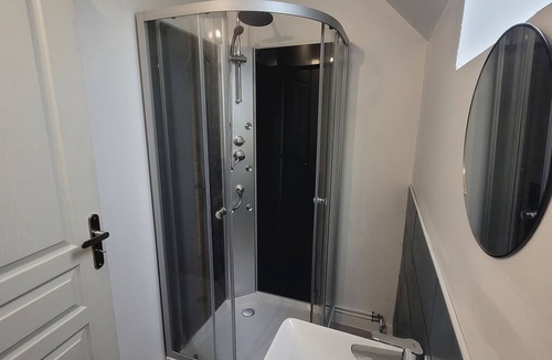 Quincy-Voisins Apartment | Charming triplex near Disney