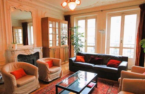 Quartier Saint-Ambroise Apartment | Charming, Well-Appointed Haussmann Flat in Downtown Paris. Mobility lease only