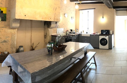 Parennes Cottage | Charming XIXth Century Château near Le Mans with Pool and Park