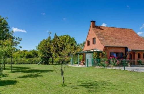 Marquise House | Chez Jules, the entrance to the capes