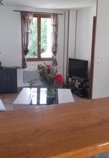 Jaignes Apartment | Chez Madeleine