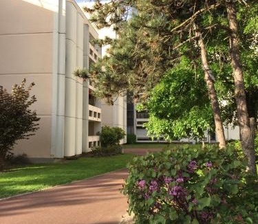 Quartier du Vieux-Pont - Sainte-Genevieve Apartment | ChezClervie Nanterre City Paris La Défense Arena