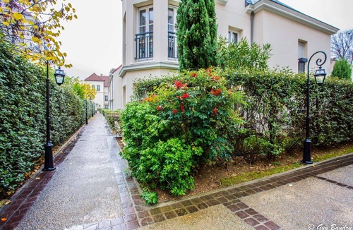 Colombes Apartment | Chic apart with parking near Paris