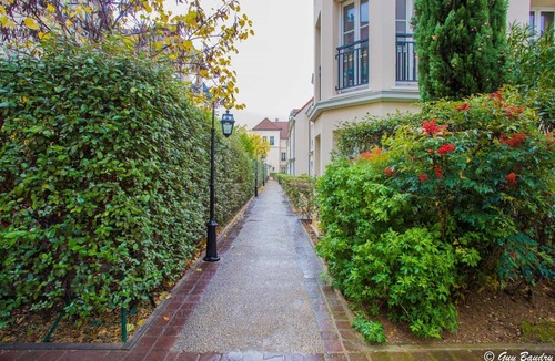 Colombes Apartment | Chic apart with parking near Paris