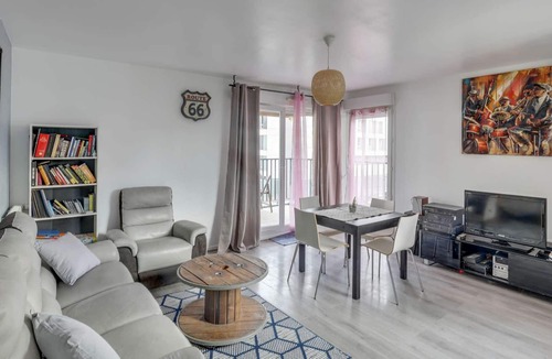 Orly Apartment | Chic apart with parking southern Paris