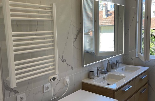 Choisy-le-Roi Apartment | Chic fully-equipped apartment near Orly and Seine - 15mins from Paris