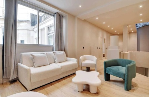 Saint-Merri Apartment | CHIC MARAIS SOUPLEX: LUXURY 6 BED APARTMENT NEAR ARCHIVES AND PLACE DES VOSGES