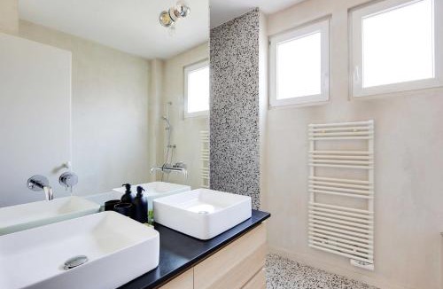 Neuilly-sur-Seine Apartment | Close Bois de Boulogne-Arc de Triomphe in Paris