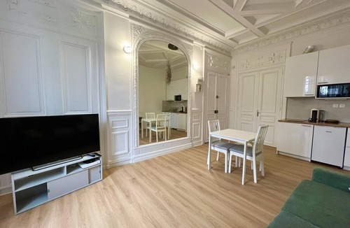 Chatou Apartment | Close to Paris - The Boudoir