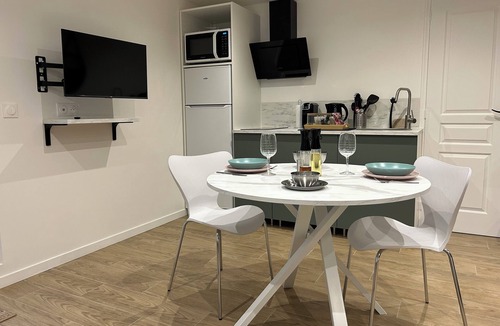 Lagny-sur-Marne Apartment | Cocoon & vous studio with private garden 7 min from Disneyland and 25 min from Paris